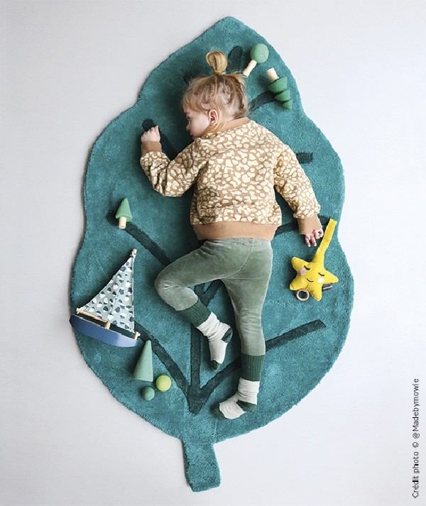 Alfombra para cuarto infantil con forma de hoja h0540