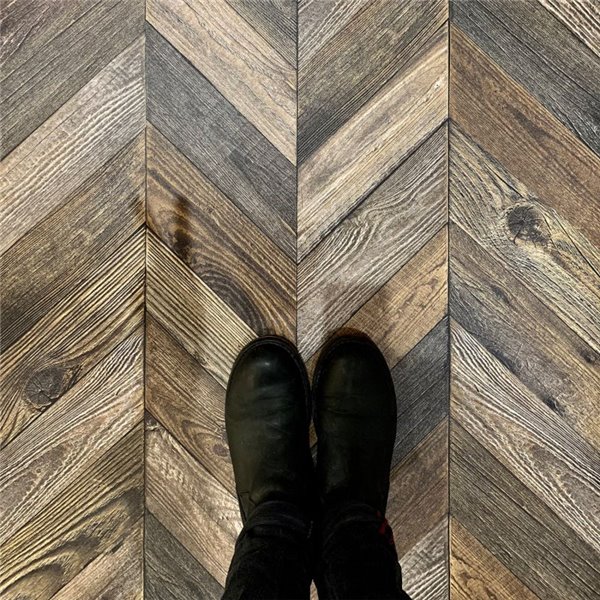 Parquet chevrons pin brut antique Augusta