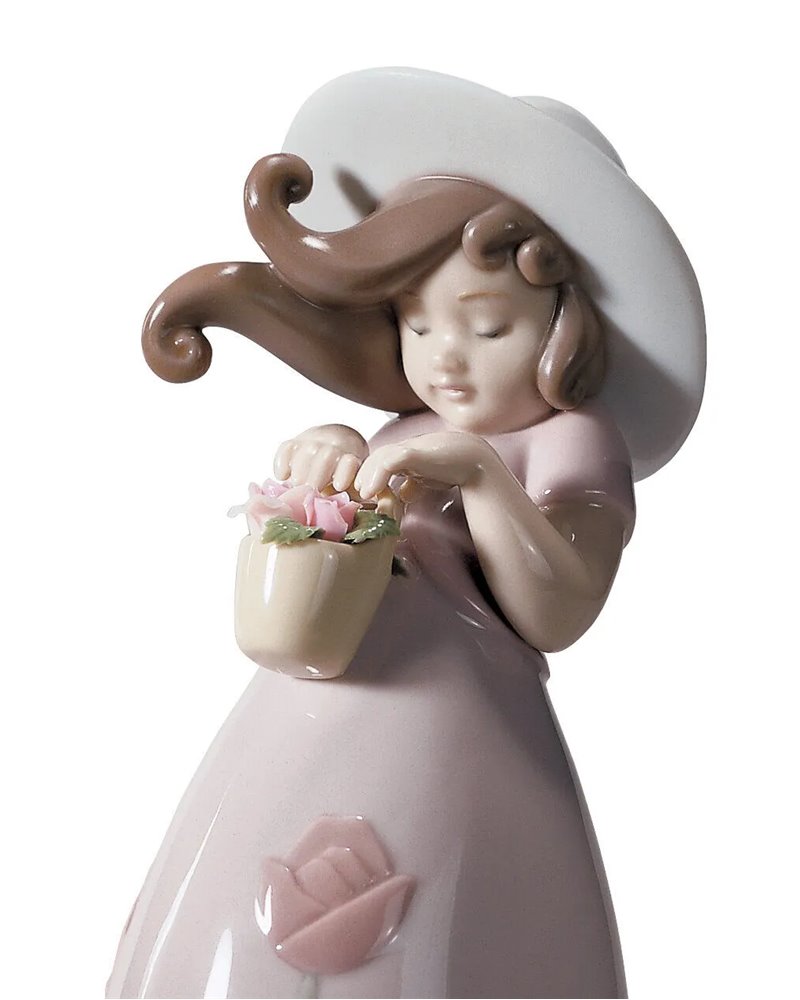 Figura niña Pequeña Rosa