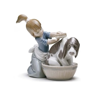 Figure girl washing the dog