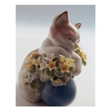 Figurine chaton endormi